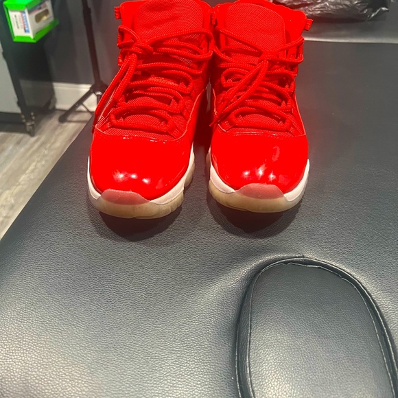 Air Jordans Red Retro 11 Win Like - Picture 3 of 3